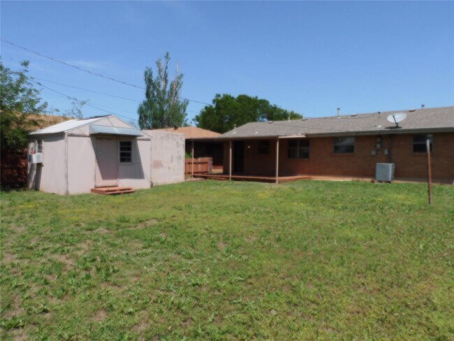 Building Photo - 728 SW 1st St