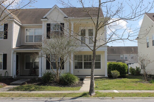 Building Photo - 423 Lake Park Way