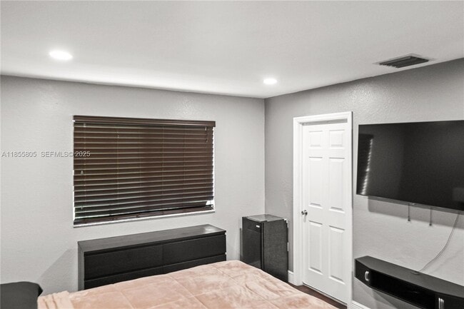 Building Photo - 6037 SW 19th St