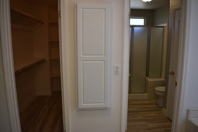 Building Photo - 6310 Diamond Ct