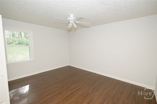 Building Photo - 147 VFW Dr