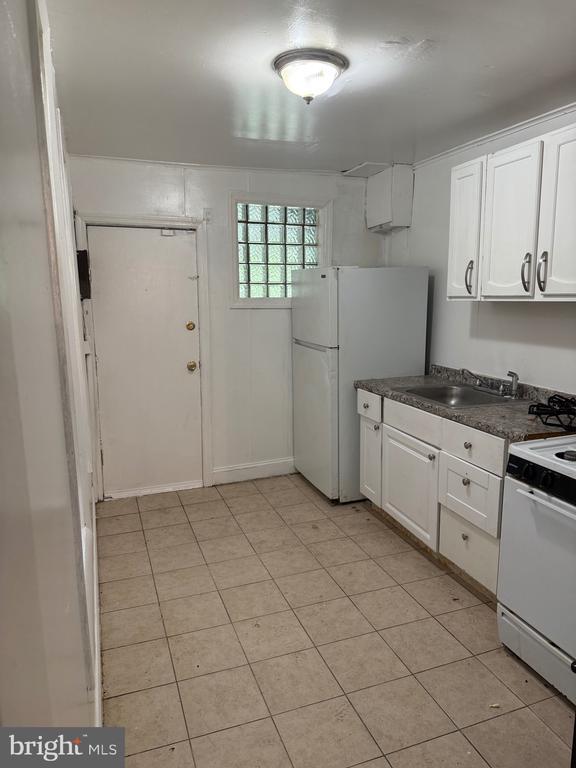 Primary Photo - 1227 W Saratoga St