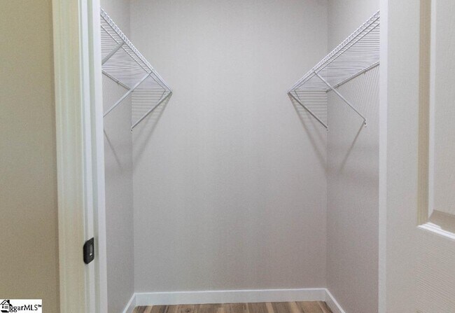 Building Photo - 405 E Hampton Ave