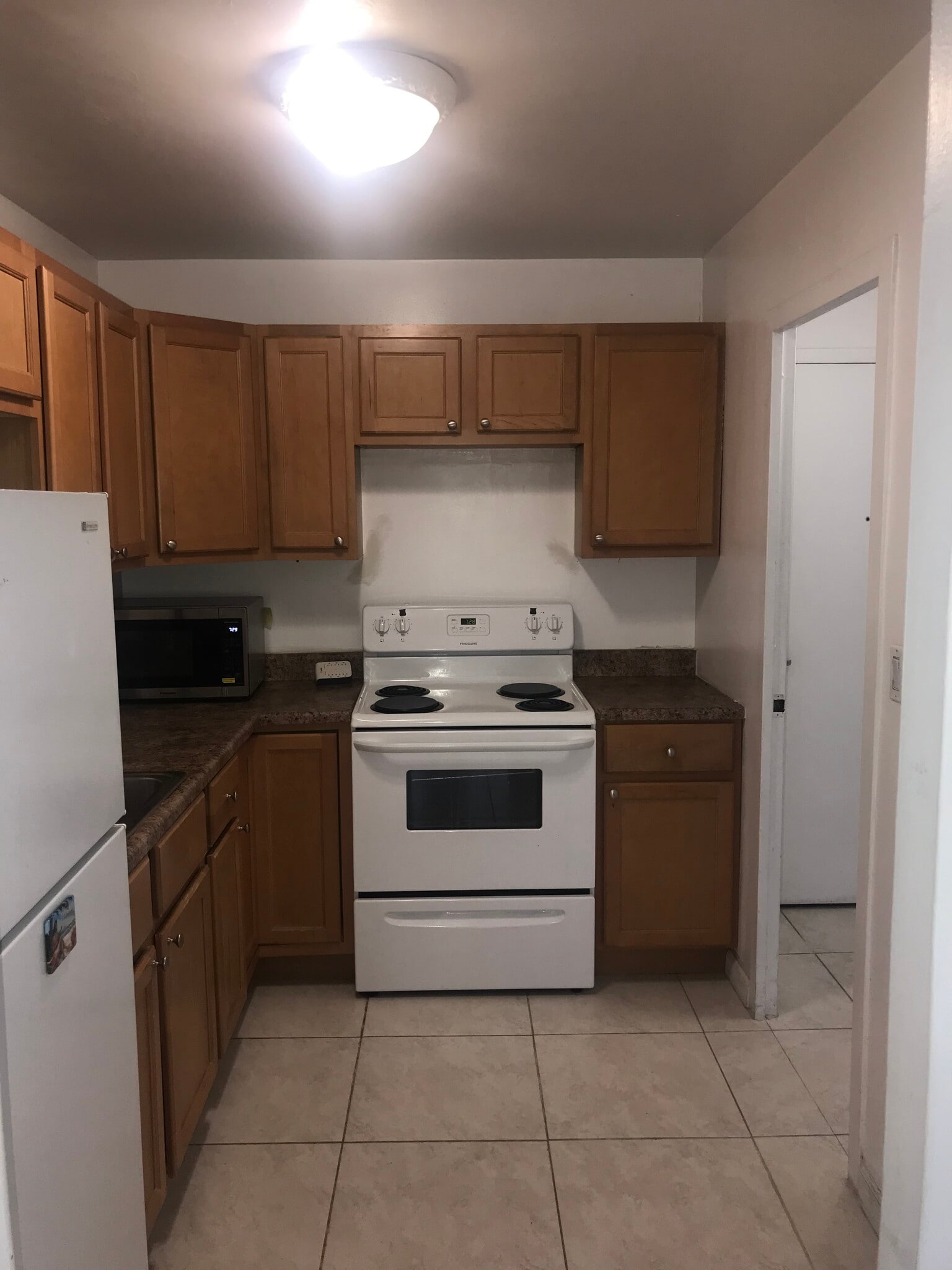 Kitchen - 6301 N Sheridan Rd