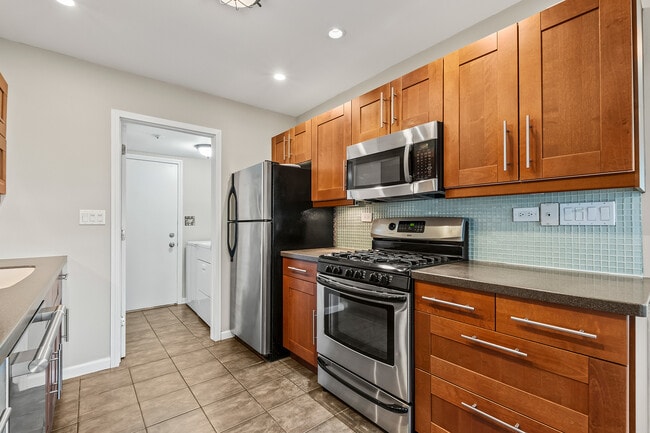 Building Photo - 7918 Knottingham Cir