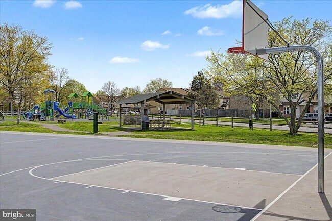 Building Photo - 2282 Suzann Dr