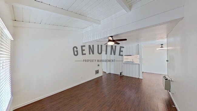 Building Photo - Upstairs 1 Bedroom in Desirable Macarthur Village ~ Community Pool and Tennis Courts