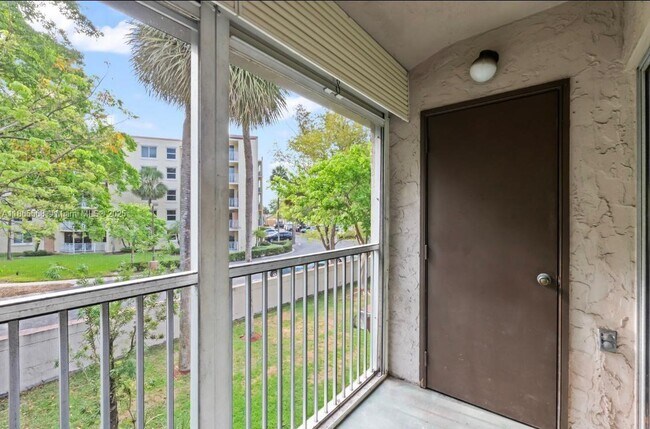 Building Photo - 8750 Royal Palm Blvd