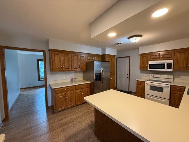 Building Photo - Bloomington 4 Bed 3 Bath SF Home available...