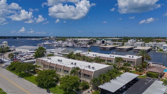 Building Photo - 800 River Point Dr