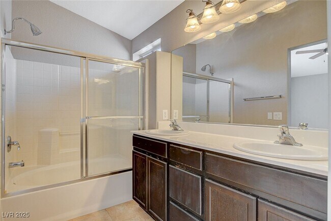 Building Photo - 688 Emerald City Ave