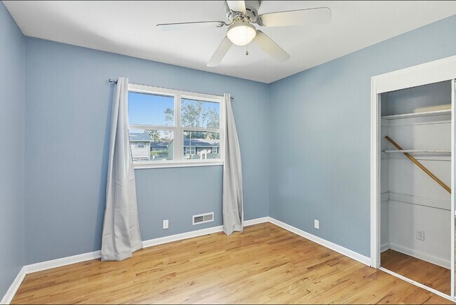 Building Photo - 11021 Spring St