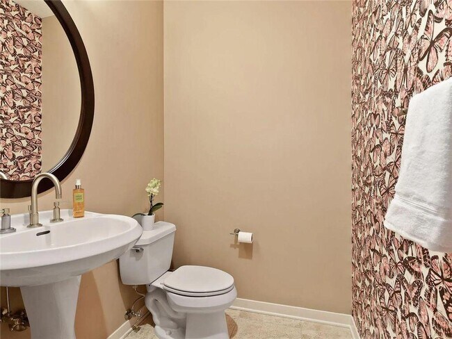 Building Photo - 6484 Ivy Way