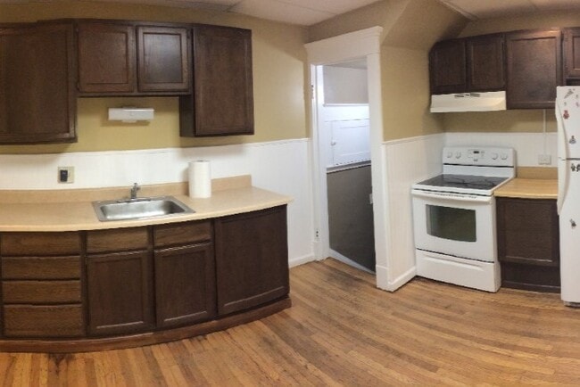 Kitchen - 86 Winspear Ave
