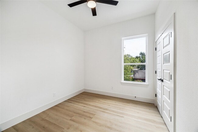 Building Photo - 413 Clearwater St