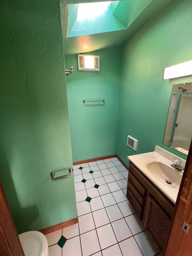 Building Photo - 5BD/2BA Gorgeous Vintage Home