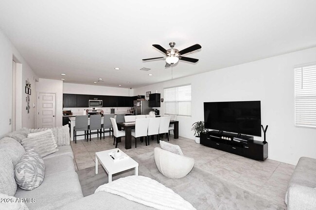 Building Photo - 40020 W Sunland Dr