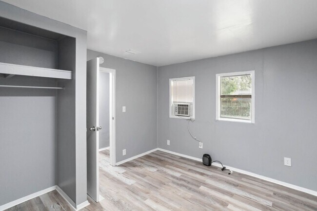Building Photo - 3/2 NEWLY  ****MOVE IN READY**** Apply Tod...