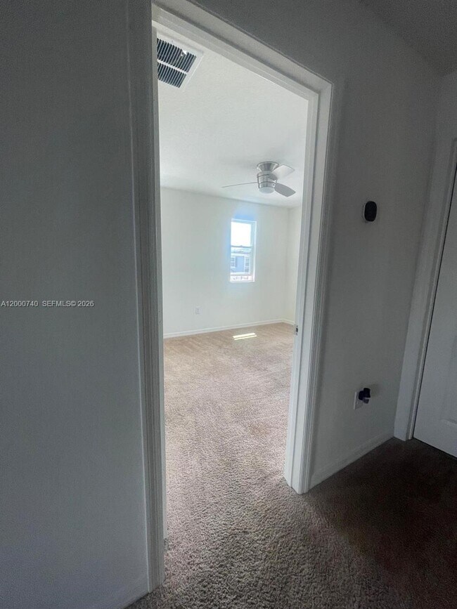 Building Photo - 594 Preserve Pointe Blvd