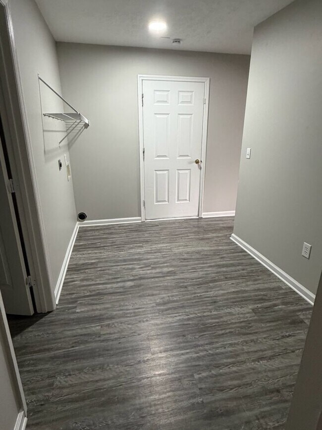 Building Photo - 207 Aqueduct Dr