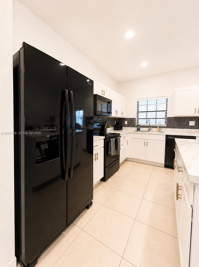 Building Photo - 1181 SW 7th Ct