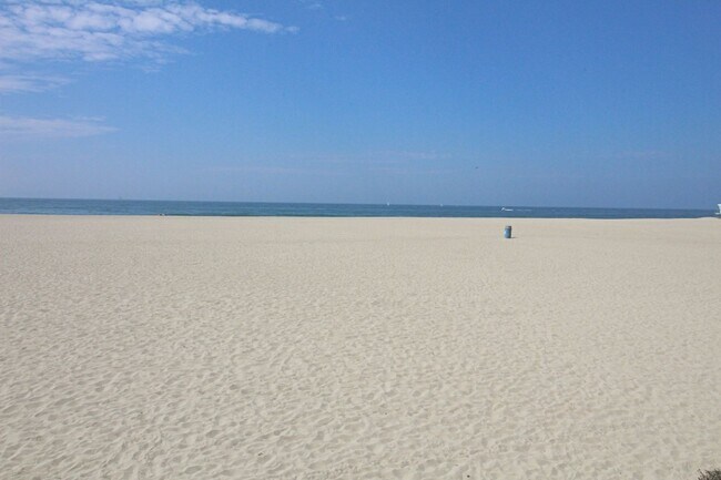 Building Photo - Oceanfront Silverstrand | 4 Bedroom + 3 Ba...