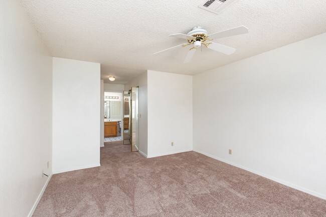 Building Photo - CENTRAL 2 BED, 2 BATH CONDO BLOCKS FROM UNLV