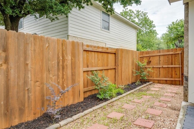 Building Photo - 8106 Longdraw Dr