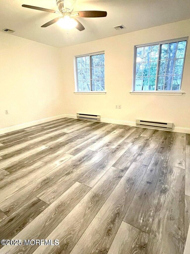 Building Photo - 19B Maplewood Dr