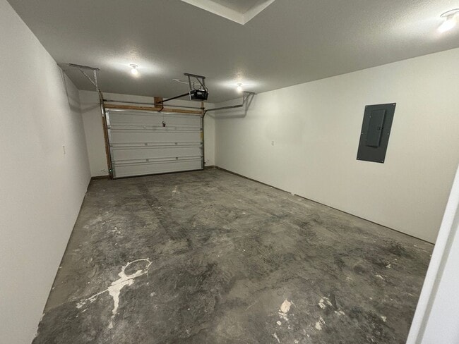 Building Photo - Italian Estates Property Management