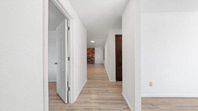 Building Photo - Stunning 4-Bedroom Modern Home in West Richland