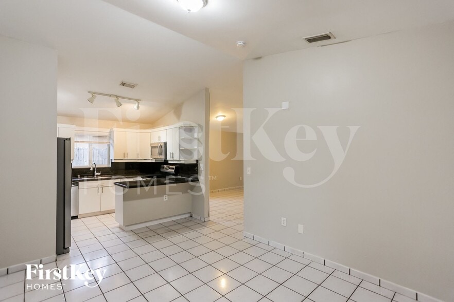 Building Photo - 6914 W 24th Ln