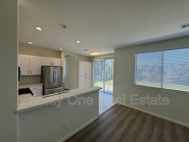 Building Photo - 560 Calle Capistrano