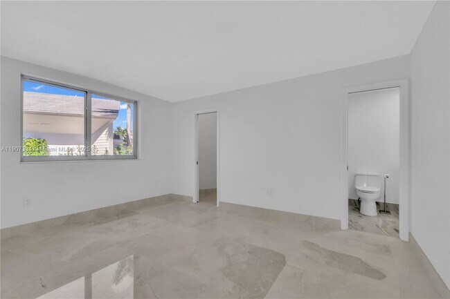 Building Photo - 2089 NE 121st Rd