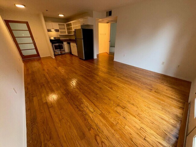 Interior Photo - 1544 9th St