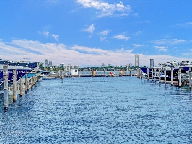 Building Photo - 7601 E Treasure Dr