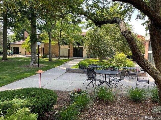 Building Photo - 18453 University Park Dr