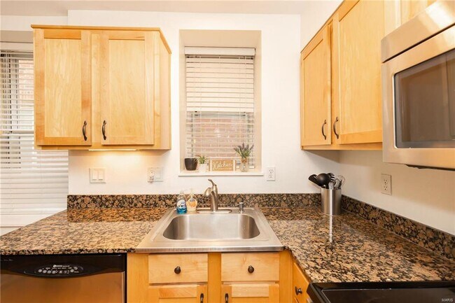 Building Photo - 5350 Pershing Ave