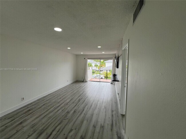 Building Photo - 8000 SW 81st Dr