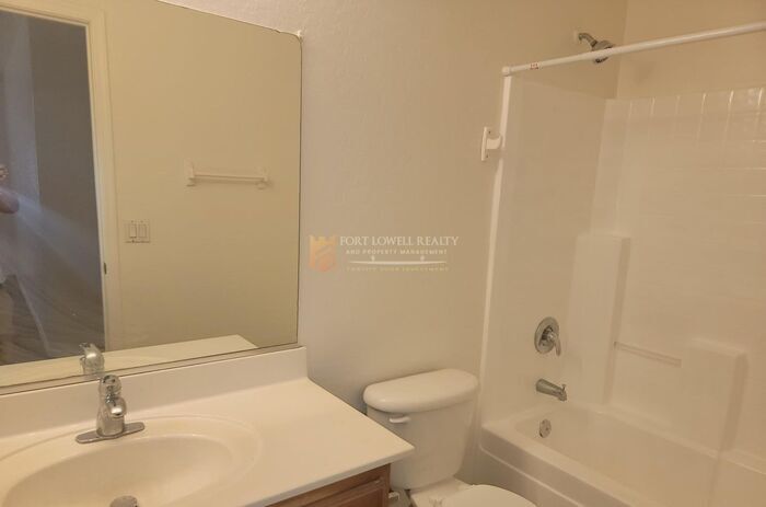 Building Photo - 3133 W Huntington Dr