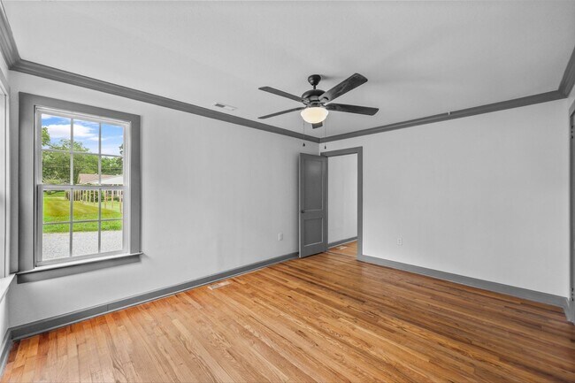 Building Photo - New Hope - fully remodeled gem