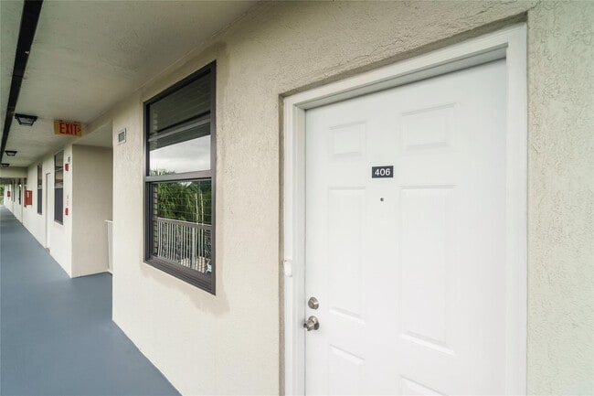 Building Photo - 1719 Whitehall Dr