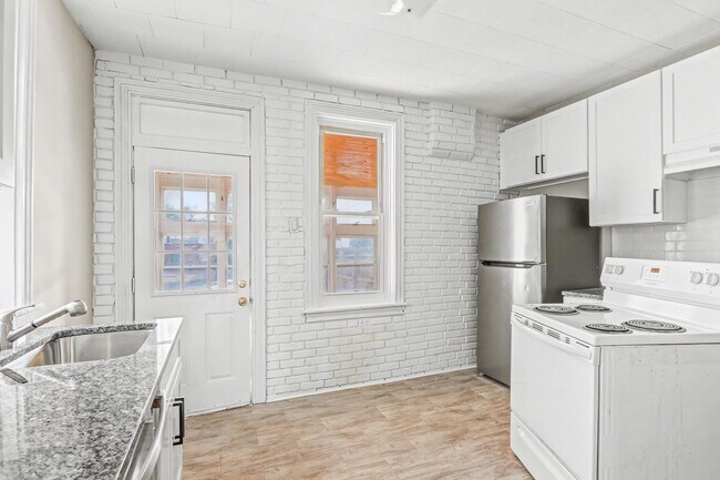 Building Photo - 5 bedroom, 2 bathroom house in downtown Carlisle