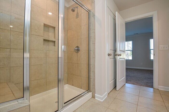 Building Photo - Like New All Brick Home in Mint Hill!