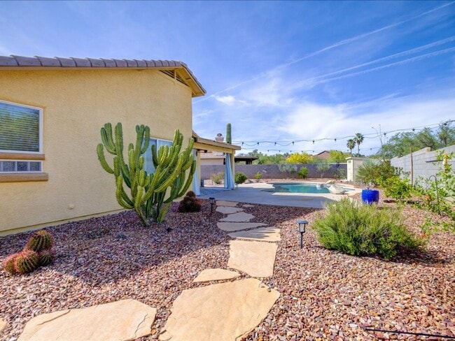 Building Photo - Spacious 4-Bedroom Home with Private Pool & Large Enclosed Backyard!