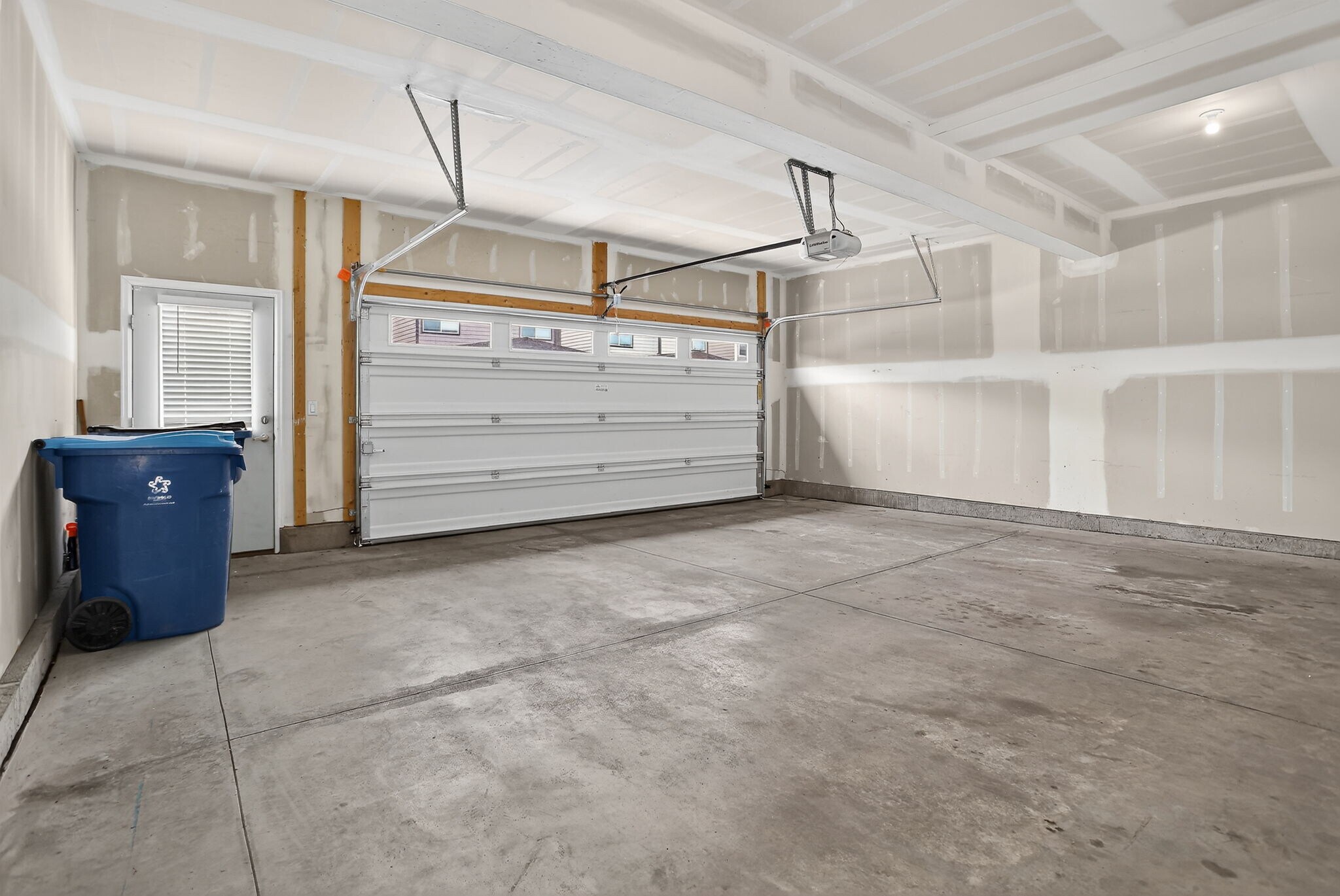 Oversized 2 car garage - 5290 E 64th Ave
