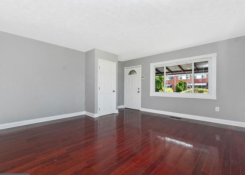 Building Photo - 2100 Ashburton St