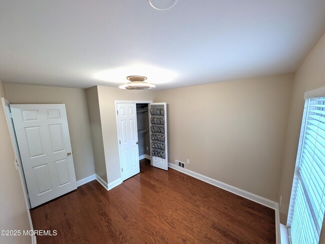 Building Photo - 177 Tulip Ln