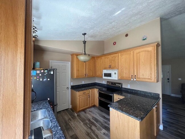 Building Photo - Beautiful home in Cedar City
