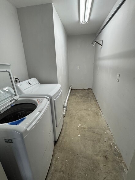 Washer and dryer/laundry room - 11305 Sheldon St